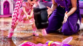 Quebrou a pistola dela... Mais fez uma surpresa