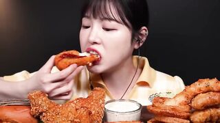 [Boki] Giant Spicy Braised Pork Ribs with Cold Noodles Mukbang! Hello~ Today's featured dish is a stunningly beautiful giant spicy braised pork ribs