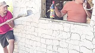 The bar owner didn't see the thief.