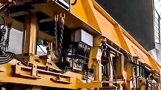 The Giant Machine That Builds Railways at Incredible Speeds