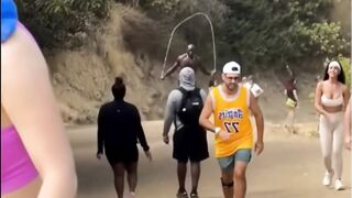 PRA ELE ERA SÓ MAIS UM PASSEIO!