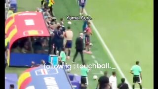 🎥 Reaksi penonton saat melihat Lamine Yamal memasuki lapangan dalam pertandingan kemarin melawan Tanjung Verde