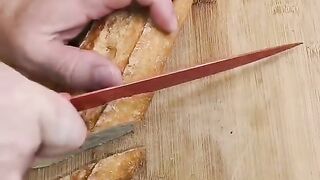 Запечённые бутерброды со шпротами