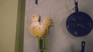 Машина Голдберга зажигает рождественскую ёлку