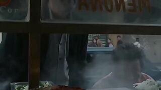 Люди внезапно начали падать????