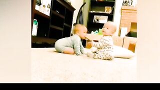 2 babies fight