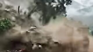 この落ち方よ... सावन ジャンプスピンサーブってやつかな ジャンプスピンサ 4