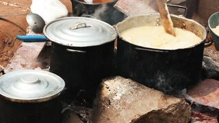 COOKING WITH CHARCOAL IN AFRICA ANGOLA 2