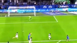 Al Hilal membantai Al Ahli 3-0 di Kingdom Arena pada laga lanjutan Saudi Pro League.