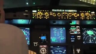 ✈️ Você já imaginou como é dentro da cabine de um avião?