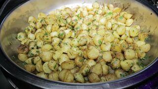 FRIED POTATOES AND PARSLEY