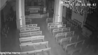 Luz aparece em igreja interior de minas
