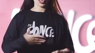 “자신감 있는 움직임과 은은한 매력이 느껴지는댄스