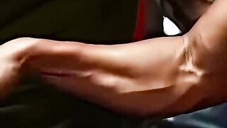 Gym for the crazy 🤣 Train today and grow tomorrow. 미친 자들의 헬스장 🤣 오늘 운동하고 내일 성장하자