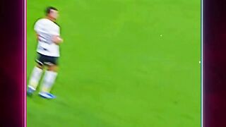 Alasan Kiper Ini Dengan Sengaja Membiarkan Bola Masuk Ke Gawangnya 🥶