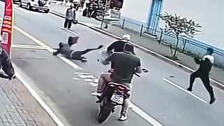 YTDown.com_Shorts_Momentos-engraçados-de-policiais-A-realidade-de-cara-não-é-GTA-_Media_DPBOgFQPGTw_001_1080p.mp4