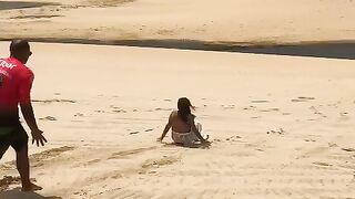 Brincando Na Areia ⏳