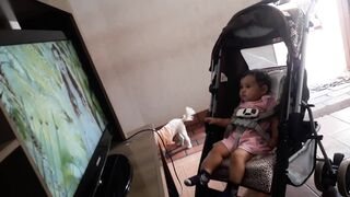 Assistindo televisão😀