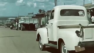 Olha como os carros antigos são lindos