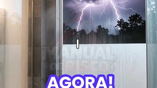O perigo real de tomar banho no chuveiro com RAIO! ⚠️🚿 #Shorts
