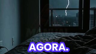 O perigo de usar FONE DE OUVIDO no celular carregando com RAIO! ⚠️⚡ #Shorts