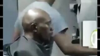 olha essa pegadinha na barbearia😁😂