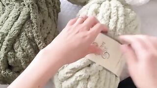 Making a cozy chunky blanket with my hands (No needles!) 🧶✨