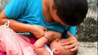 Baby feedin