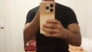 Eu escutando música aqui em casa kkkk 🇧🇷