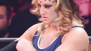 She faced her in a fierce lutte