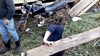CAINDO DE BÊBADO