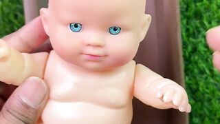 Satisfying Baby Doll Bath & Squeaky Toy ASMR 🌈👶 #asmr