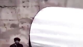 An unusual workplace accident / 이례적인 산업재해