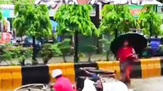 বন্যার পানিতে অসহায় মানুষ