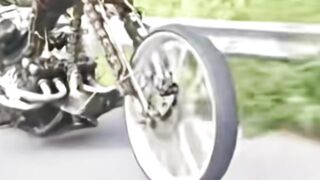 PREDATOR IN BIKE
