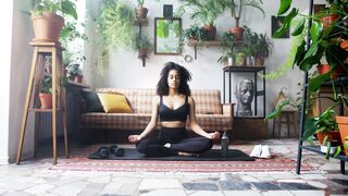 20-Second Morning Yoga Stretch 🧘‍♀️ | Quick Full Body Stretch