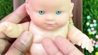 Satisfying Baby Doll Bath with Colorful Foam Balls & Squeaky Toy! 🛁👶