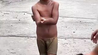Ele só pediu um copo de água… mas Deus enviou um anjo 🙏❤️”