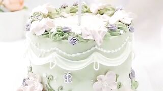 Elegant Vintage Green Buttercream Cake Decorating with Floral Piping