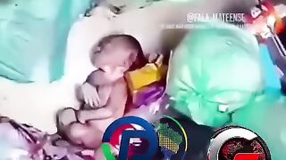 Bebê é encontrado dentro de contêiner de lixo e caso choca trabalhador