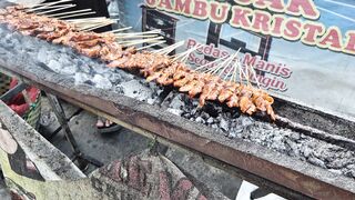 Street food; chicken Satay with peanuts sauce
