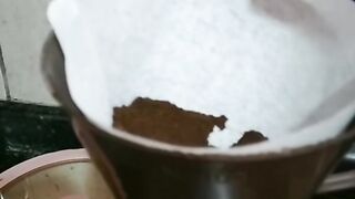 fazendo um cafezinho pra minha mãe