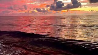 Beautiful Ocean Sunset 🌅 | Stunning Golden Sky & Peaceful Sea Waves
