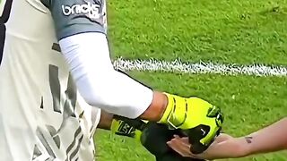 Momen Absurd Yang Tak Terbayang Bisa Terjadi