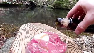 Olha como ese home faz comida no meio da selva 😁