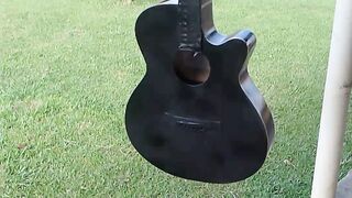 Violão preto