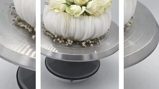 Elegant White Buttercream Cake with Beautiful Fresh Rose Decoration