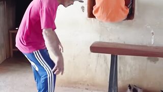 seu Antônio só deu uma chinelada