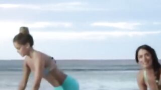Yoga 'Kucing-Kucing-Kucing' versi pantai 😹