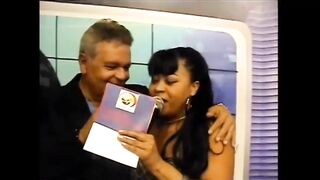 Shanoa apresentando o  seu programa  musical